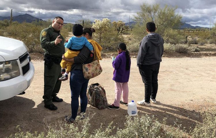 Por temor a coronavirus, EE.UU. podría retornar a migrantes a México