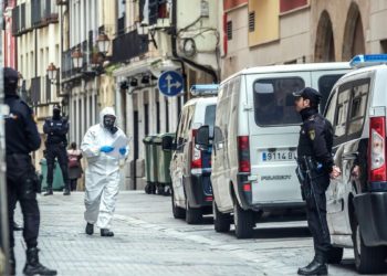 España registra más de 1000 casos de coronavirus en un día y la cifra de fallecidos se eleva a casi 300