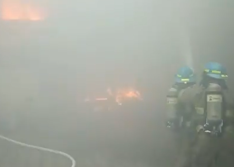 Incendio destruye taller en la 75 avenida Norte de San Salvador