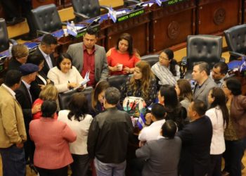 FMLN denuncia reunión secreta entre delegados de Gobierno y ARENA por declaratoria de Estado de Emergencia: «¿Qué habrán negociado?»