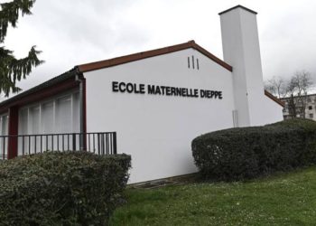 Emmanuel Macron anunció el cierre de todos los centros educativos en Francia por el coronavirus