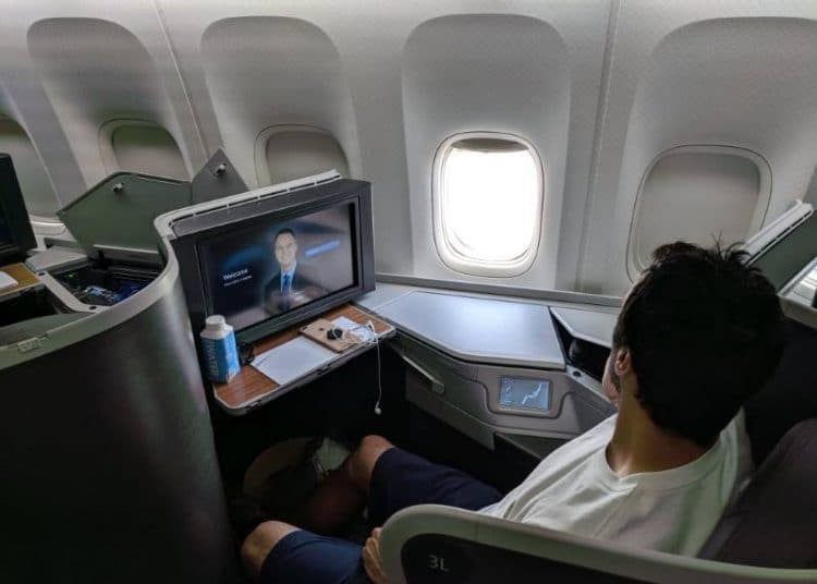 Un joven hackea página a una aerolínea y vuela a Nueva York en clase business