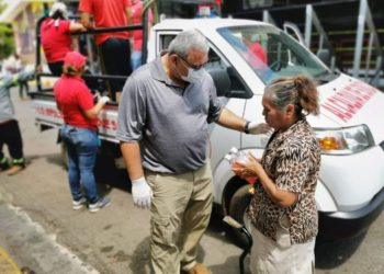 Alcalde Héctor Orellana entrega dotaciones de alcohol gel y jabón líquido en Sonzacate ante emergencia del COVID19