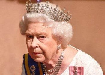 Reina Isabel II toma medidas para evitar contagiarse de coronavirus