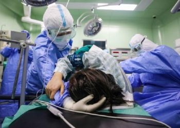 Médico italiano: «Es como en la guerra, debemos elegir a quién tratar y a quién no» en la lucha contra el coronavirus