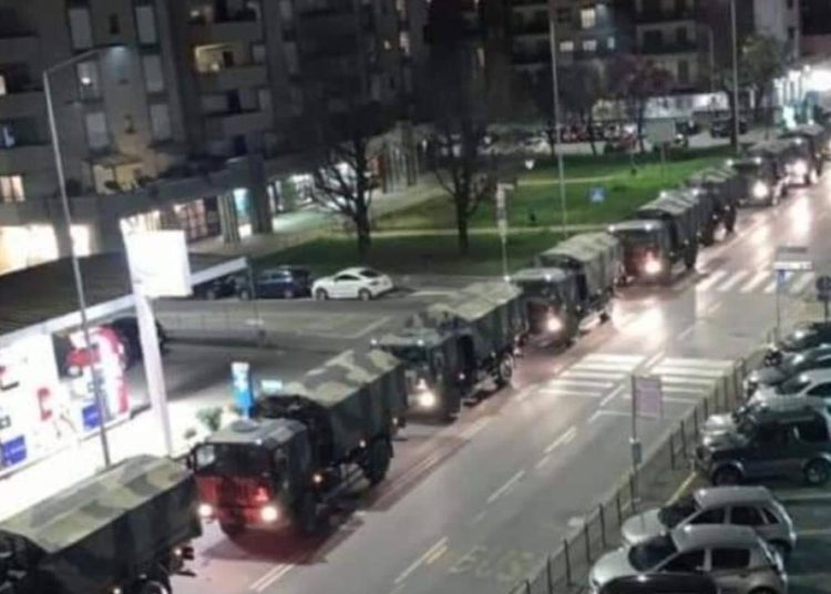 Ejército italiano trasladó decenas de féretros porque el cementerio colapsó