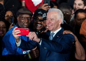 Biden revive su campaña con triunfo en caucus de Carolina del Sur