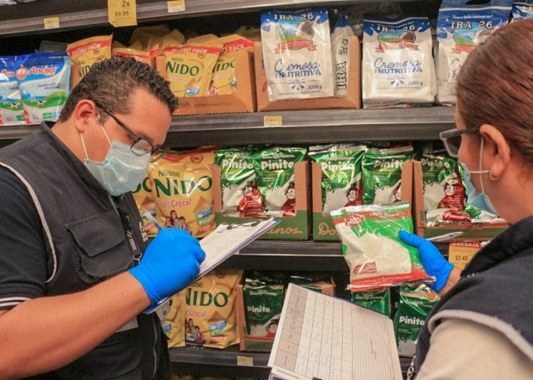 Defensoría del Consumidor y DNM verifican precios de productos en supermercados y farmacias