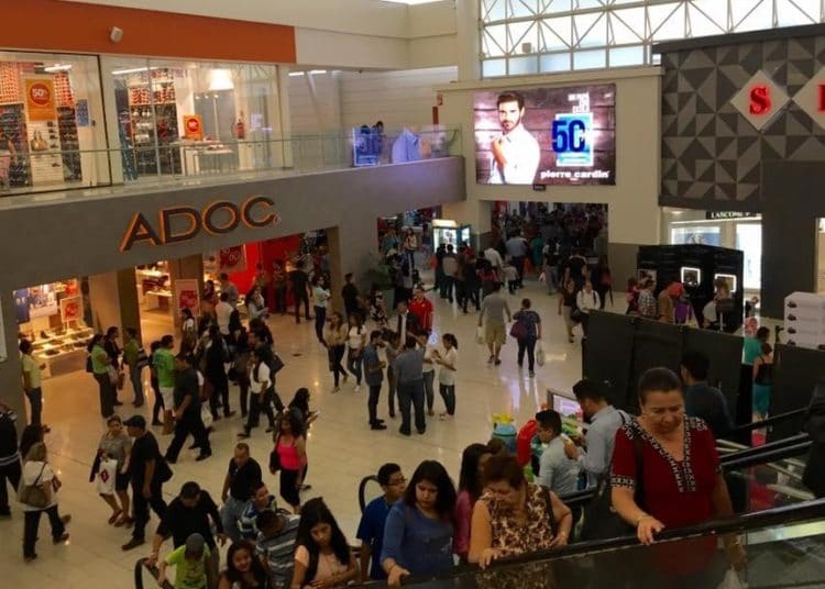 Gobierno ordena cierre de centros comerciales a partir de las 7:00 p.m., por 14 días