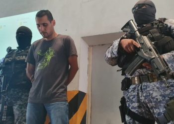 Empleado de CSJ que realizaba exhibiciones obscenas en autobús seguirá proceso en libertad