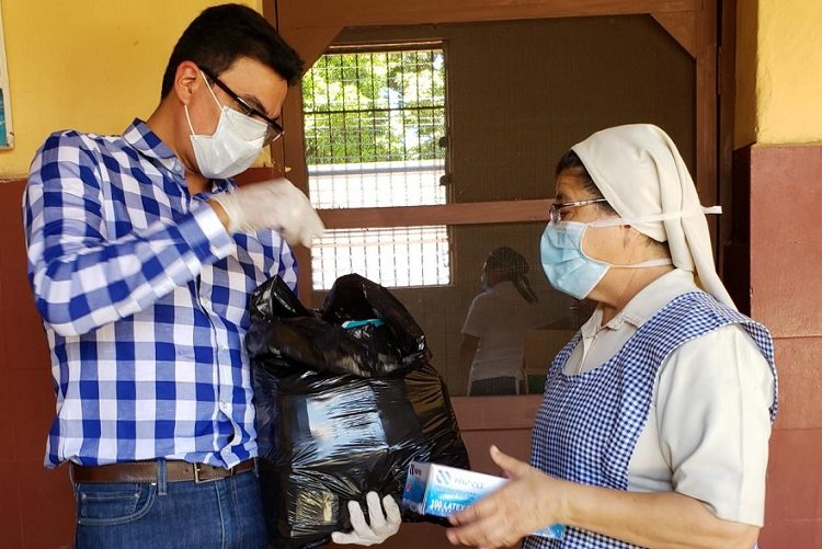 Miguel Pereira entrega de donativo al asilo San Antonio para enfrentar emergencia del coronavirus