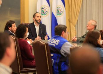 Salvadoreños pasarán en cuarentena domiciliar por 30 días