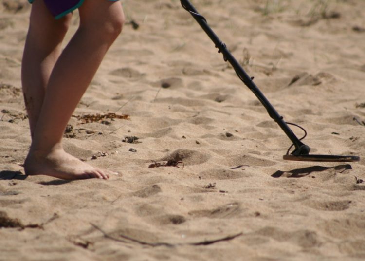 Una niña de 8 años encuentra un ‘tesoro’ de la Edad del Bronce en una playa británica