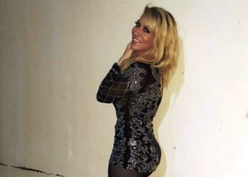 Noelia derrite a fans con sexy minifalda