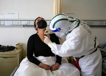 Pacientes con covid-19 podrían seguir siendo contagiosos días después de que desaparezcan los síntomas