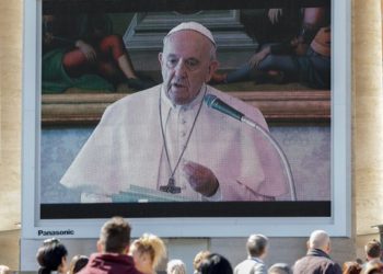 El papa pide “valentía” a los sacerdotes para acompañar a enfermos y personal sanitario contra el coronavirus