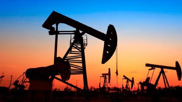 El petróleo se desploma un 30 % por el fracaso del acuerdo de la OPEP y el temor al coronavirus