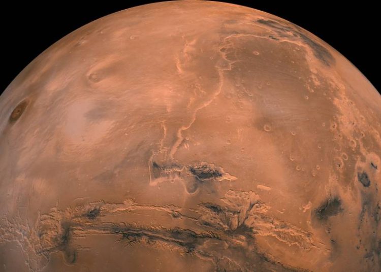 La sonda Mars Express capta impresionantes imágenes de un gigantesco cráter de Marte