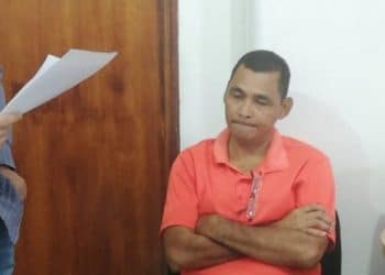 Capturan a policía que aparece en video golpeando a persona con discapacidad en Yamabal en 2017