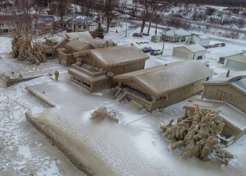 (VIDEO) Los vientos helados convierten una ciudad de Nueva York en un paraje de cuento