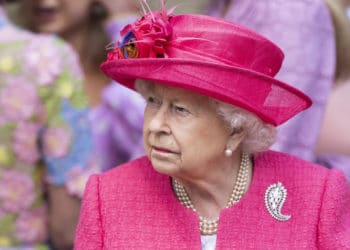 El Palacio de Buckingham en alerta por posible contagio de empleado