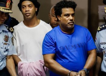 Publican la primera imagen de Ronaldinho desde una prisión en Paraguay