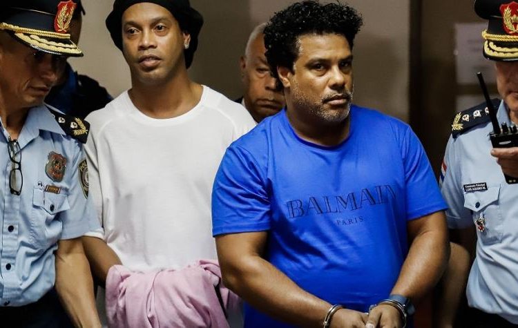 Publican la primera imagen de Ronaldinho desde una prisión en Paraguay