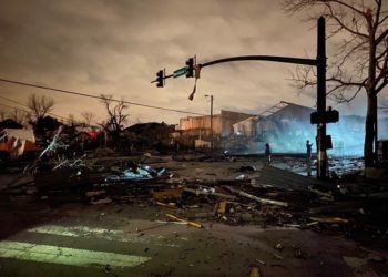 (VIDEOS) Dos tornados dejaron al menos 22 muertos en Nashville, EE.UU.