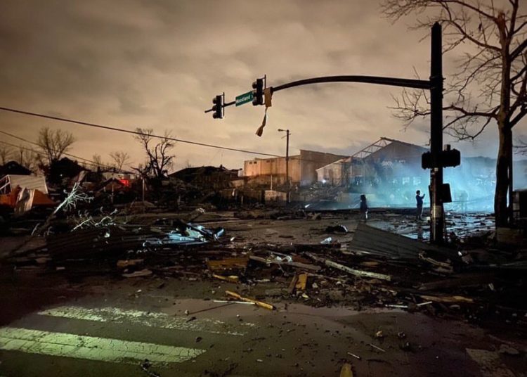 (VIDEOS) Dos tornados dejaron al menos 22 muertos en Nashville, EE.UU.