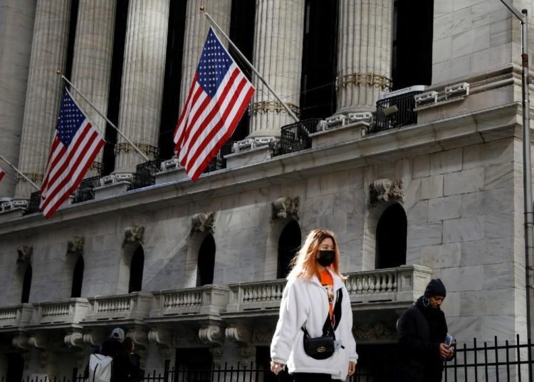 Mujer estadounidense dice no tener miedo al coronavirus y termina contagiada