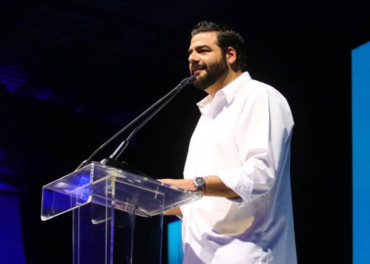 Xavier Zablah recibe credencial de presidente de Nuevas Ideas