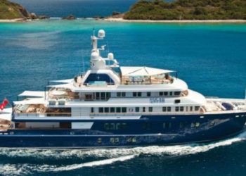 Multimillonarios buscan refugio contra el covid-19 fletando yates en alta mar