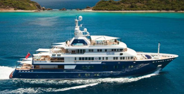 Multimillonarios buscan refugio contra el covid-19 fletando yates en alta mar