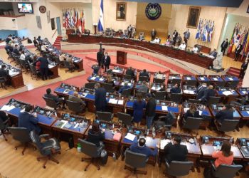 Alcaldes pueden utilizar dinero del FODES para pagar deudas