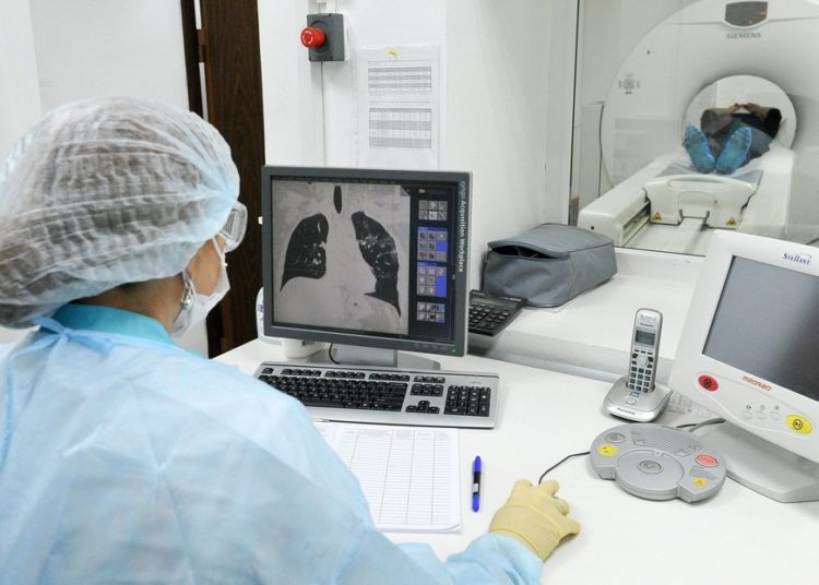 Rusia registra 4,785 nuevos casos de coronavirus en un día y el total asciende a los 36,793