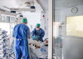 En EE.UU. pacientes jóvenes con casos leves de coronavirus están muriendo por derrame cerebral