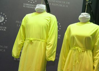 Gobierno de El Salvador recibe donativo de 100 mil mascarillas, 3 mil gabachas y 5 mil sábanas