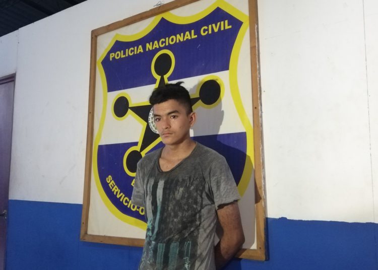 Capturan a pandillero en el momento exacto que violaba a una joven en La Unión