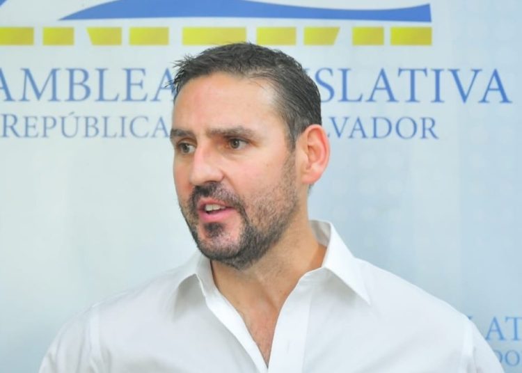 Mujer que murió por coronavirus no será enterrada en San Salvador, según alcalde Muyshondt