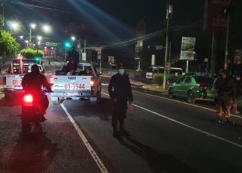 Retienen a 10 sujetos que salieron a departir durante la cuarentena en Nahuilingo