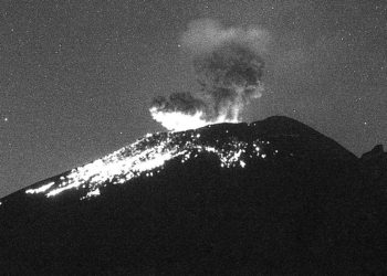 Explosión del Popocatépetl coincide con el del volcán Krakatau, en Indonesia