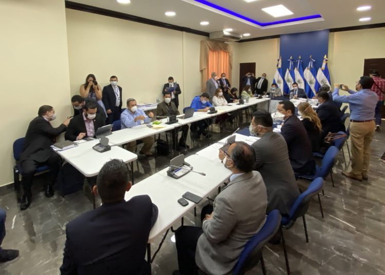 Políticos consideran que Decreto Ejecutivo 19 podría reñir con la Constitución de la República