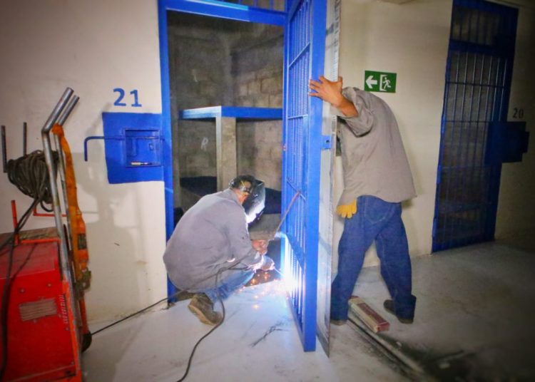 Sellan celdas en siete penales para que mareros no puedan comunicarse a señas