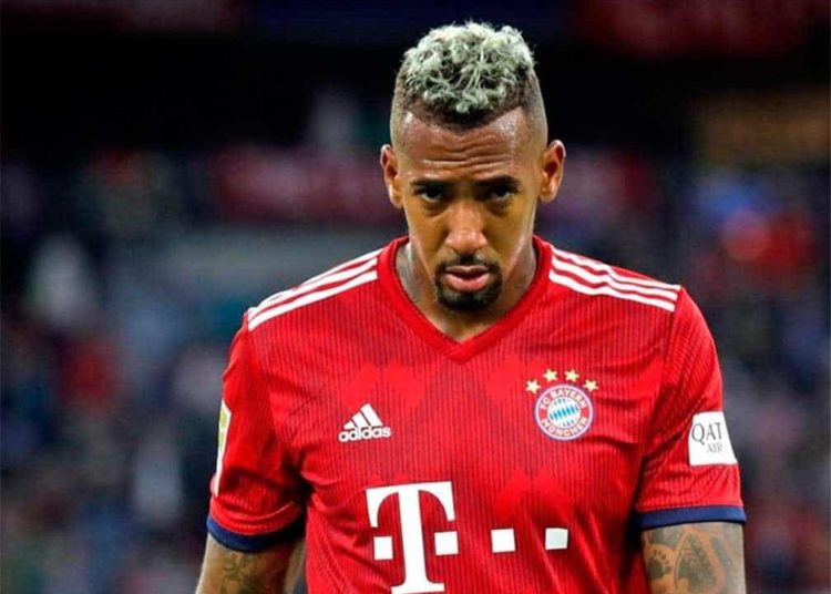 Boateng rompe cuarentena, sufre un accidente con su auto, el Bayern lo multa y donará el dinero a hospitales