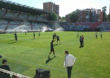 En pequeños grupos y respetando el aislamiento entrenaron en el Bayern Múnich