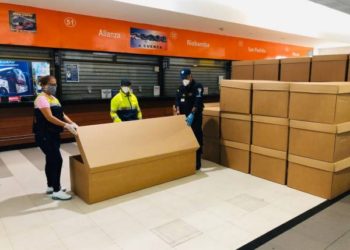 Ecuatorianos denuncian que los ataúdes de cartón no solucionan la crisis de las morgues