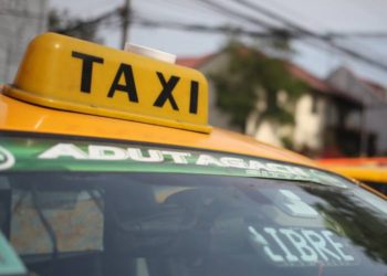 (VIDEO) Una joven rompe cuarentena para visitar a su novio y viaja en cajuela de auto