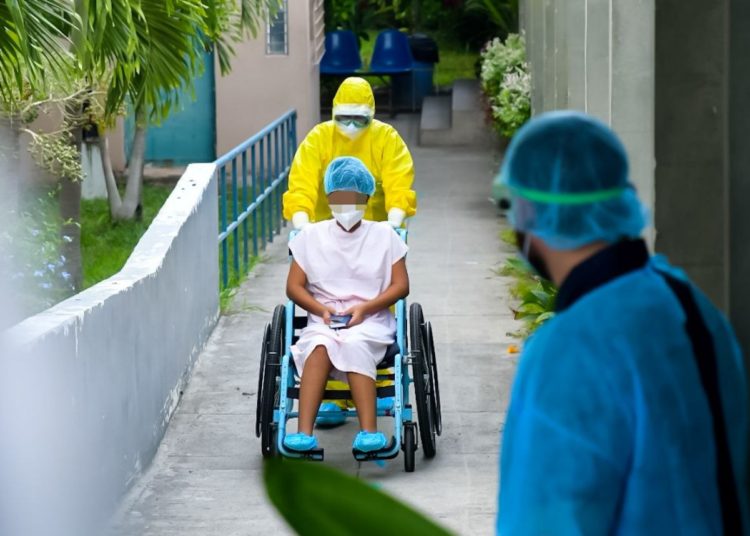 Menor se recupera de covid-19 y abandona la UCI del Hospital San Rafael, de Santa Tecla