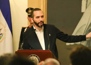 Presidente Bukele asegura que algunas empresas están operando de forma ilegal durante la cuarentena