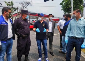 Autoridades policiales verifican cumplimiento de medidas de cordón sanitario en San Salvador
